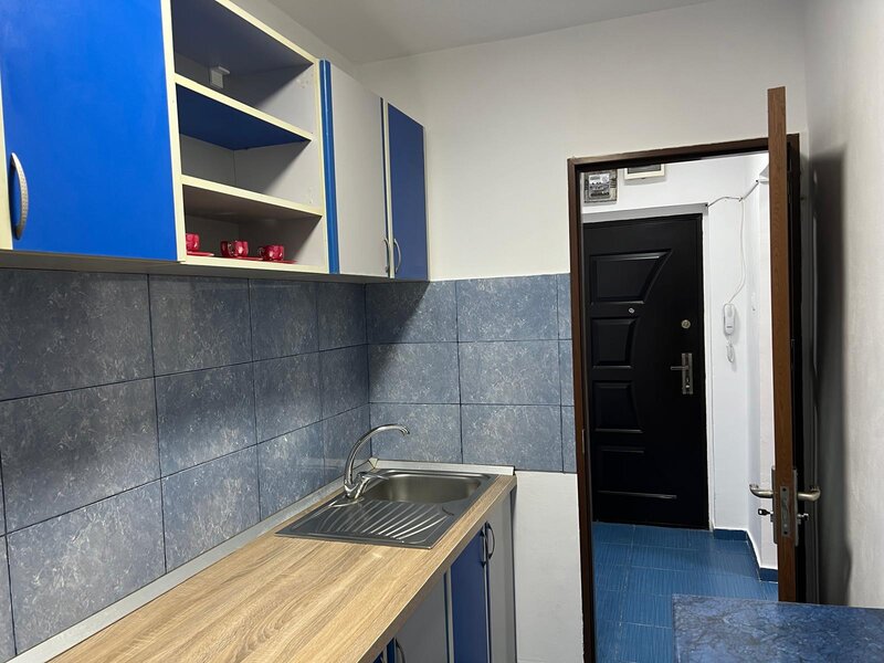 Titan, Auchan, str. Postasului, garsoniera cf. 1, decomandata